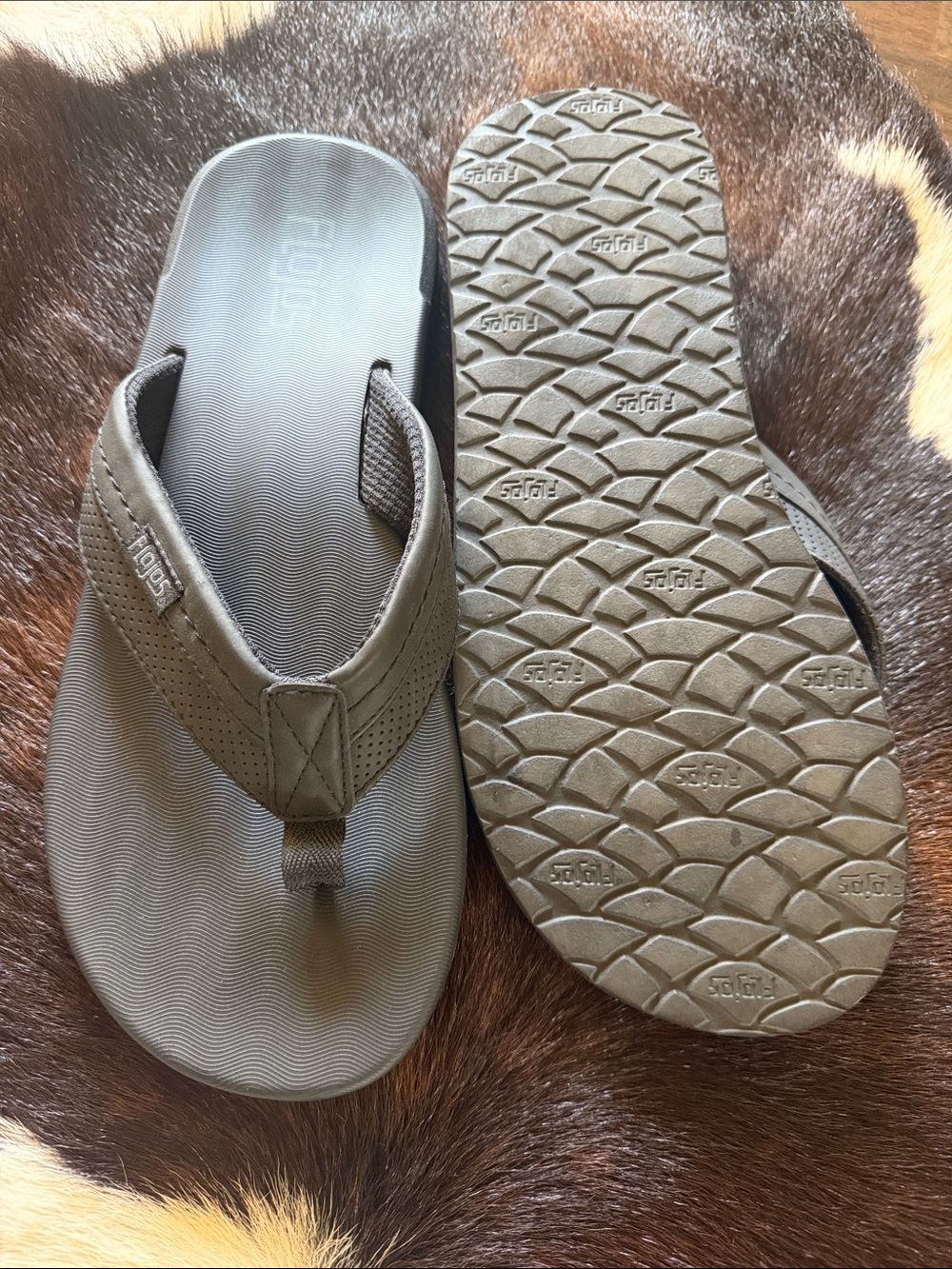 Flojos Men's Black Foam Flip-Flop Sandals - Picture 4 of 5